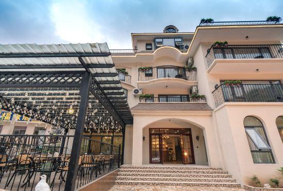 Hotel White Bird Field B&B (Jiu Shan Shan)