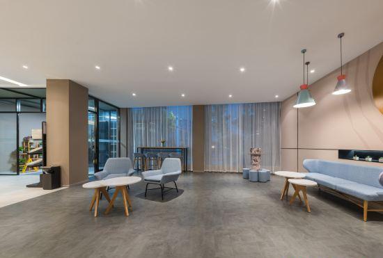 Гостиница Home Inn (Qingdao Development Zone Beer Square Golden Beach East Yangtze River Road Branch