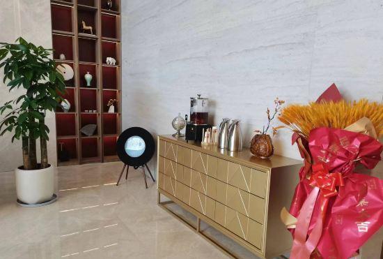 Glade Hotel (Qingdao Hongdao High tech Zone Fantasy Kingdom Branch)