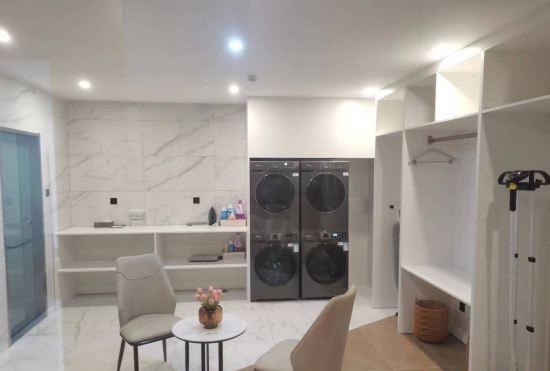 Glade Hotel (Qingdao Hongdao High tech Zone Fantasy Kingdom Branch)