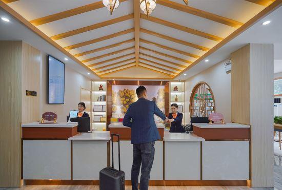 Vienna Zhihao Hotel (Qingdao Chengyang District Zhengyang Middle Road Subway Station)