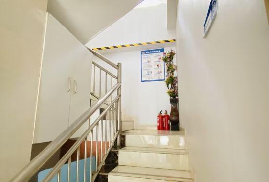 Tianhao Business Hotel (Nanjing Hehai University Focheng West Road Subway Station)