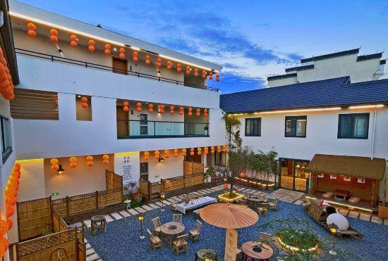 Гостиница Lin'an Hot Spring Story Private Hot Spring Resort B&B