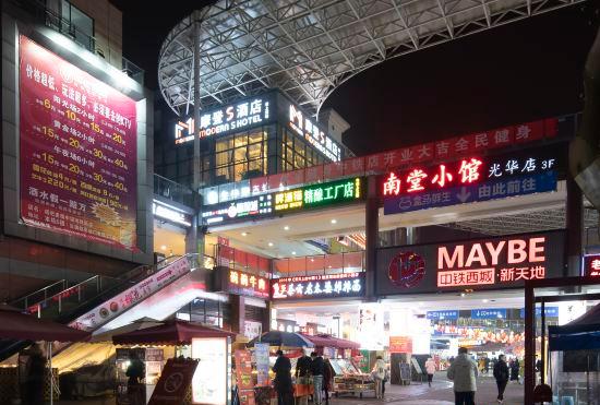 Modern S Hotel (Chengdu West Railway Station)