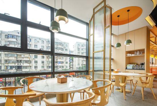 Xingfu Holiday Hotel (Buji Shenzhen East Railway Station Branch)