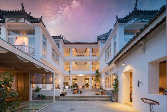 Гостиница Dali Xianlv Cang Hai Bai Ju Inn