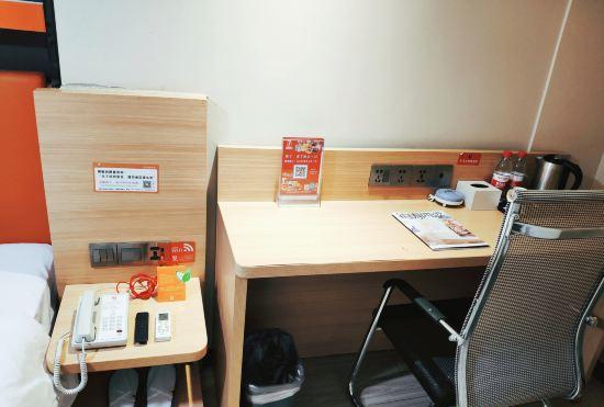 Hotel 7 Days Premium (Xi'an Beimen Anyuanmen Metro Station)