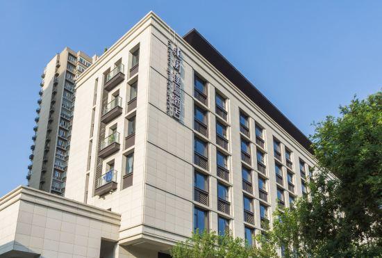 Jianguo Puyin Hotel (Xi'an Big Wild Goose Pagoda University of Technology  Subway Station 