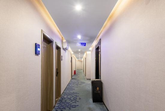 7 Premium Hotel (Zhuhai Gongbei Port Branch)