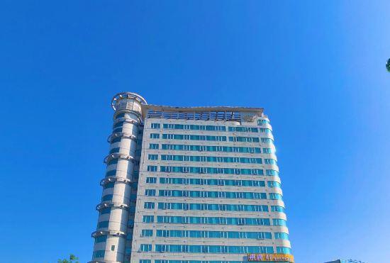 Гостиница Golden Crown Holiday Hotel (Zhuhai Qianshan Mingzhu High-speed Rail Station Store)