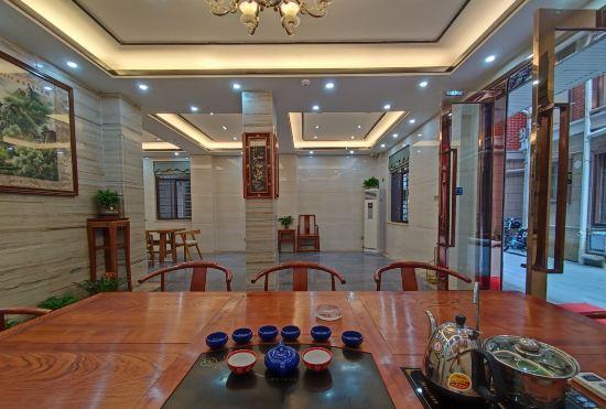 Hotel Zhuhai Rong Homestay (Family Store)