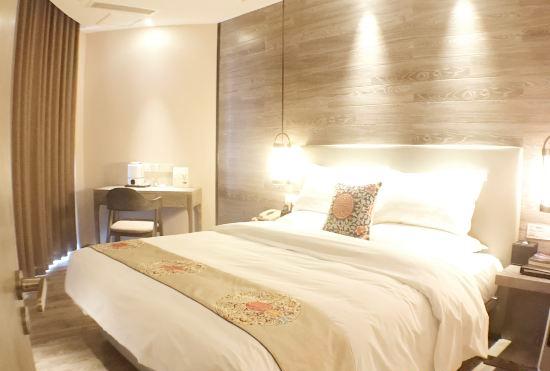 Minshan Yinqiao Hotel