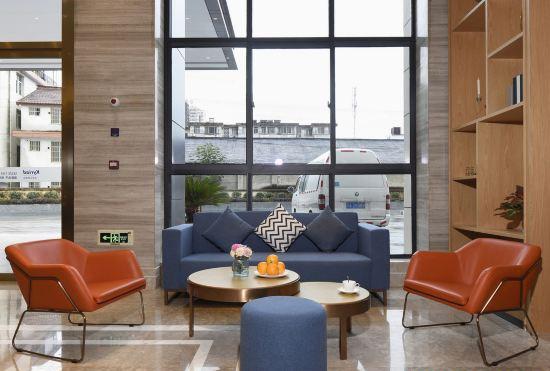 Kyriad Marvelous Hotel (Hanzhong High Speed Railway Station)