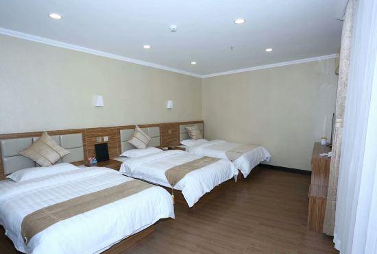 Super 8 Hotel (Dunhua Railway Station)
