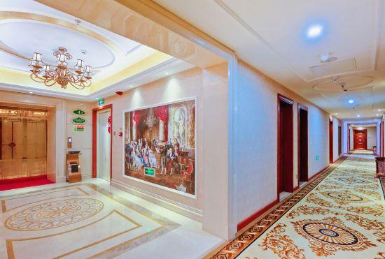 Гостиница Vienna Hotel (Baoding Xushui Longdi Branch)