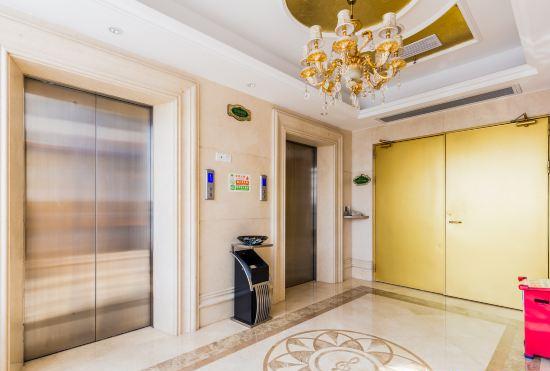 Гостиница Vienna Hotel (Foshan Qiandeng Lake Metro Station)