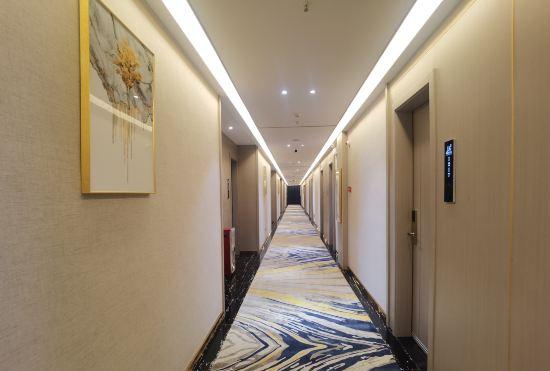 Гостиница Berman Hotel (Foshan Ceramics Headquarters Huyong Subway Station)