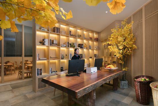 Fuyang Moli Dongyuan Minfeng Hotel (Fuyang Center International Trade Shop)