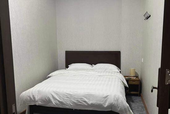 Shenyang Yijia Express Hotel