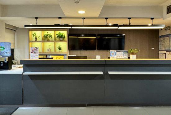 Huating Hotel (Wuhan Jiangxia Yijia Shopping Plaza Branch)