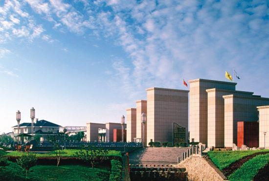 F World Conference Center Hotel (Wuhan Tianhe Airport Julong Avenue Subway Station Branch)