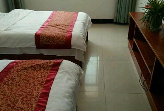 Xinyang Jungang Hotel