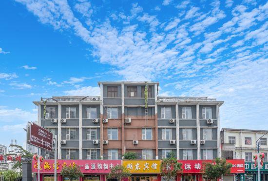 Гостиница Hudong Hotel (South Gate Style Snack Street Xinyang Railway Station Branch)