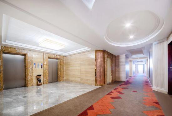 Berman Hotel (Zhanjiang Dingsheng Plaza Seaside Park)