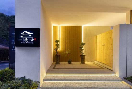 Hotel A pillow cloud · Pure oxygen in the cloud mountain top pool vacation beautiful stay