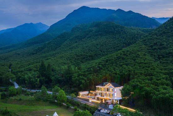 Hotel Jingsu, Starry Sky Swimming Pool Bar, Mountain View and River Tracing Parent Child Resort 