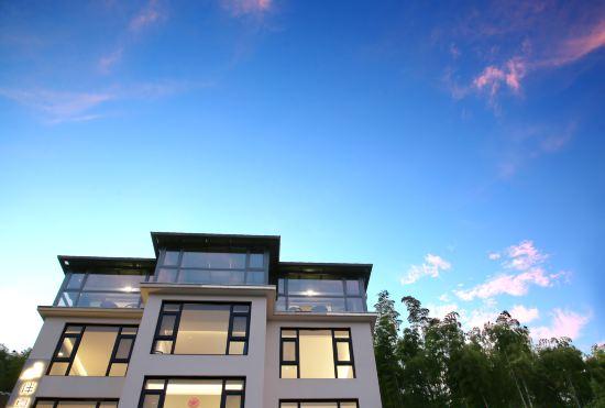Hotel Anji Banxia Homestay (Anji Yunshang Grassland Resort Store)