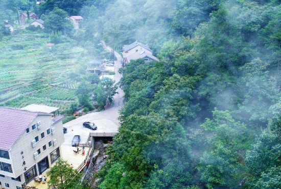 Hotel Anji creek on the original home