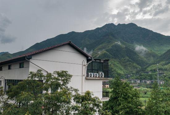 Hotel Yunshang Grassland·Yusong Mountain and Sichuan Private Tang meeting Family Holiday Meishu