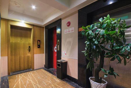Гостиница The First Time Hotel