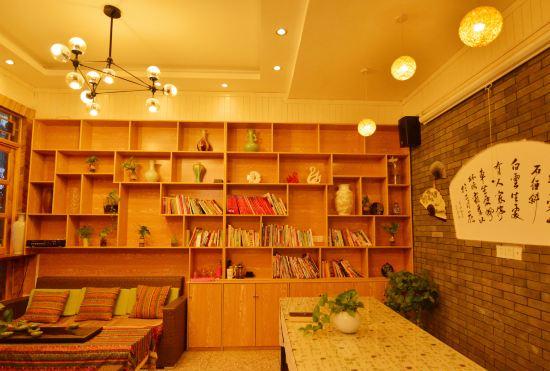 Гостиница Yangshuo Fenglin Evening Inn (Bus Terminal Opera House Store)