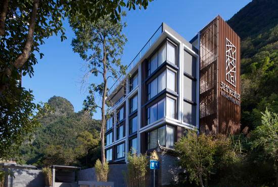 Huamengjian Hotel (Yangshuo Yulonghe Eternal Love Store)