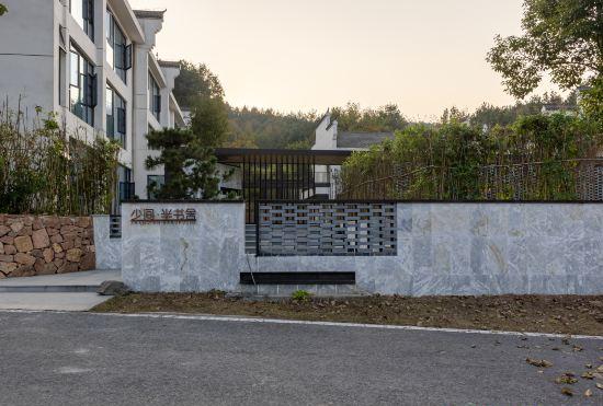 Гостиница Shaojian Banshushe B&B (Lujiang Tangchi Hot Spring Resort)