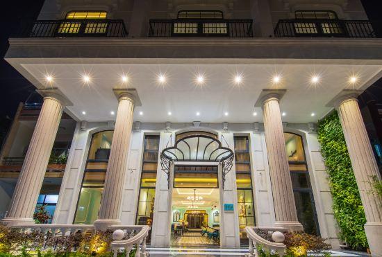 The Now Hotel