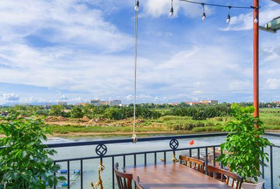 Hotel Gio Chieu Homestay - Riverside & Swimming pool