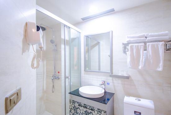 Dongfen Hotel (Pingyang Shuitou)