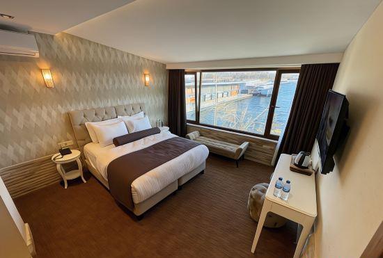 Weingart Port Seaside Hotel
