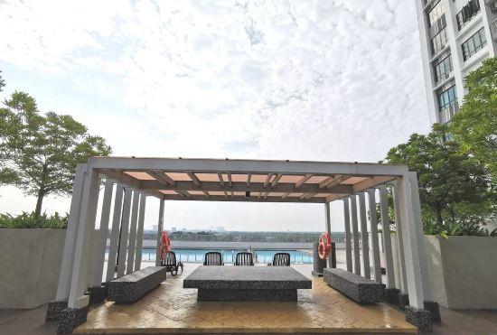 Hotel Bukit Indah Near Aeon and Legoland Johor with Netflix