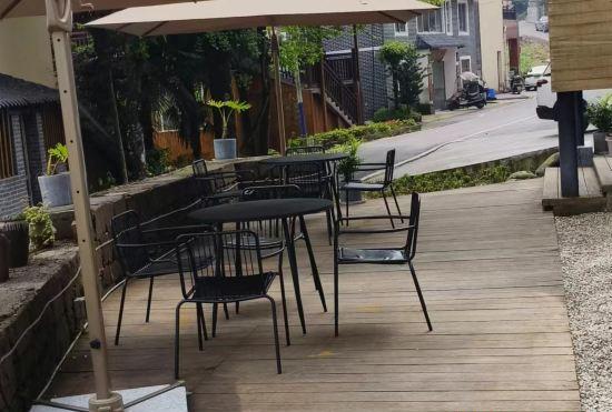 Hotel Persimmon Tree Homestay (Bifengxia Scenic Area)