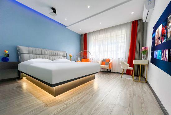 Qujing Zhongyuan Collection Hotel