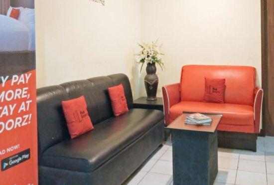 Гостиница RedDoorz near Baclay Drive Super Metro