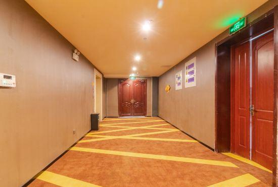 IU Hotel (Jinan Railway Station)