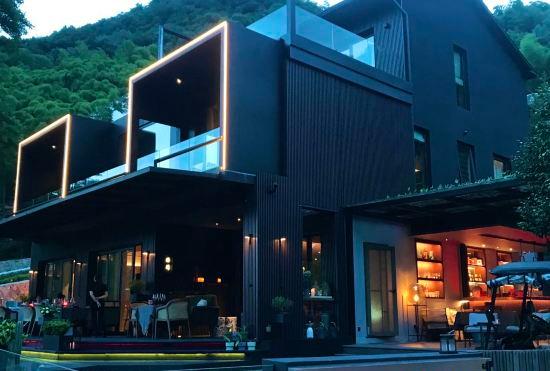 Yee Choi Hotels & Resorts