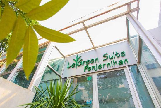 Гостиница LeGreen Suite Penjernihan
