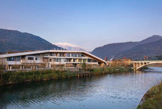 Гостиница Emeishan Visit Zhuang Xunli Resort Hotel