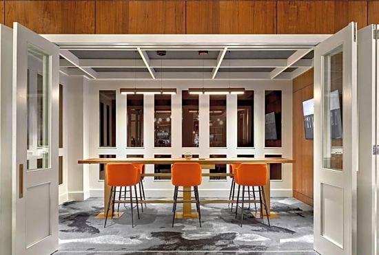 Гостиница Courtyard Calgary South